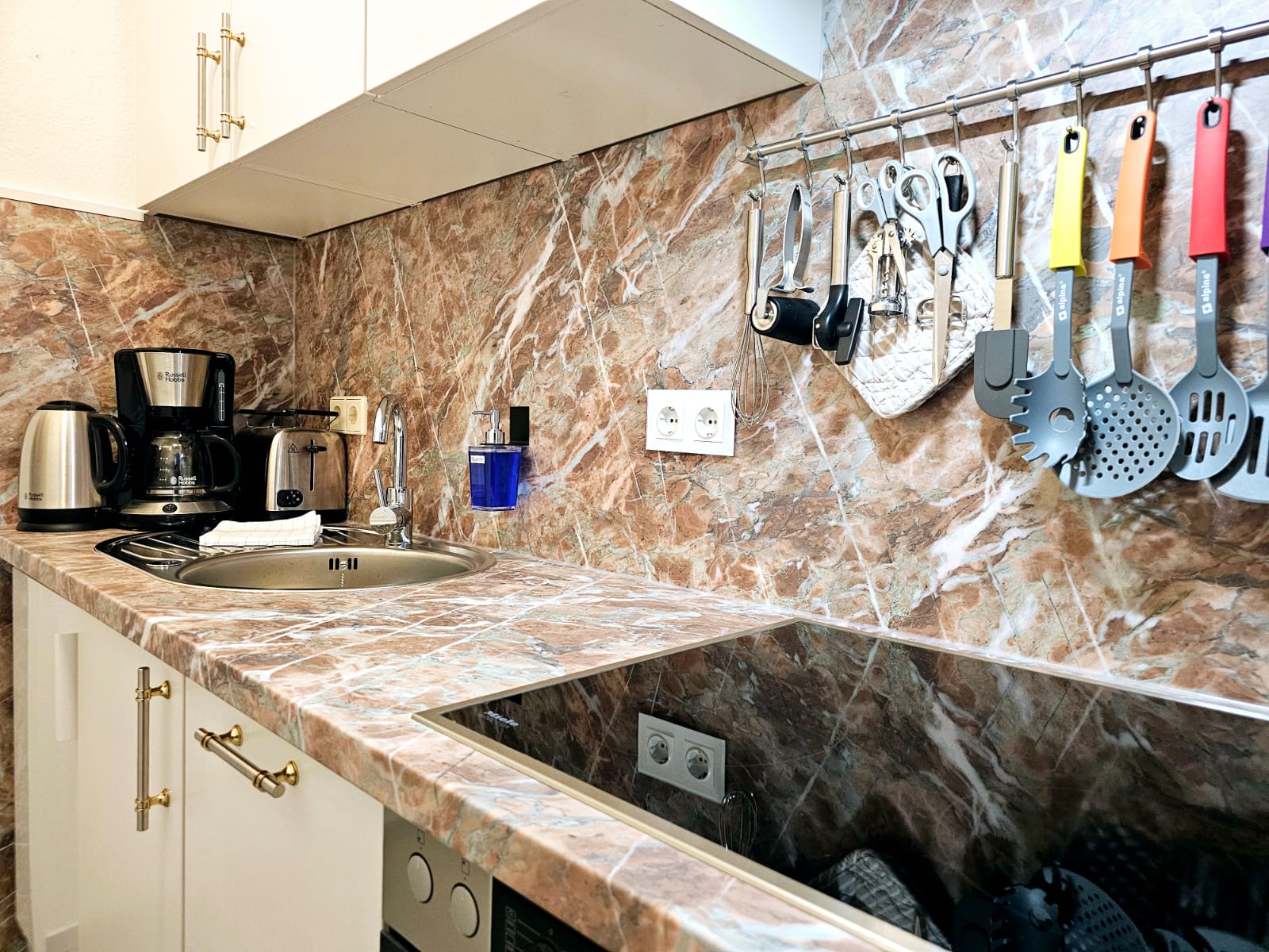 Langeoog Barkhausenstra&szlig; Ferienwohnung Langeooger Bernstein Wohnzimmer Esszimmer Schlafzimmer K&uuml;che Geschirrsp&uuml;ler Herd Backofen Bad mit Dusch